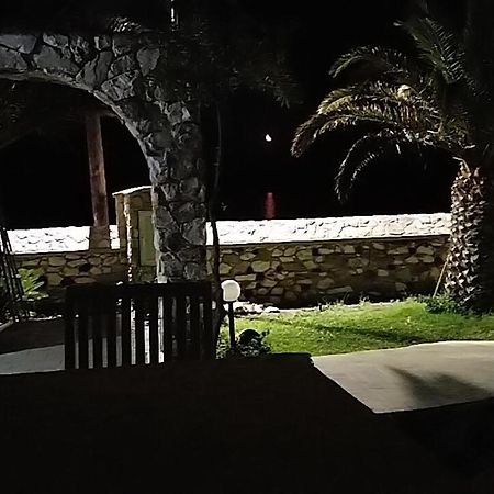 فيلا Το Πετρινο Agia Marina Mikrolimanou المظهر الخارجي الصورة